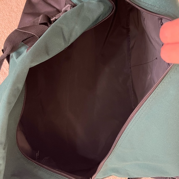 NWOT St. Andrews Logo College Green Travel Zip Duffel Bag - Picture 6 of 7